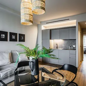 https://ferrini-home-etnea-collection.catania-hotels.net